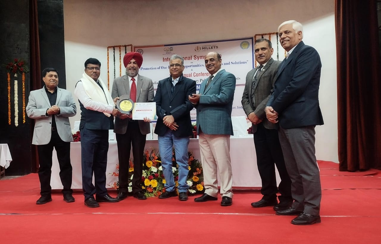Dr. R. J. Zende Received Dr. R.K. Agarwal Food Safety Award In XIXth Annual Conference Of IAVPHS, Hissar, Haryana On 7th 8th Dec 2023